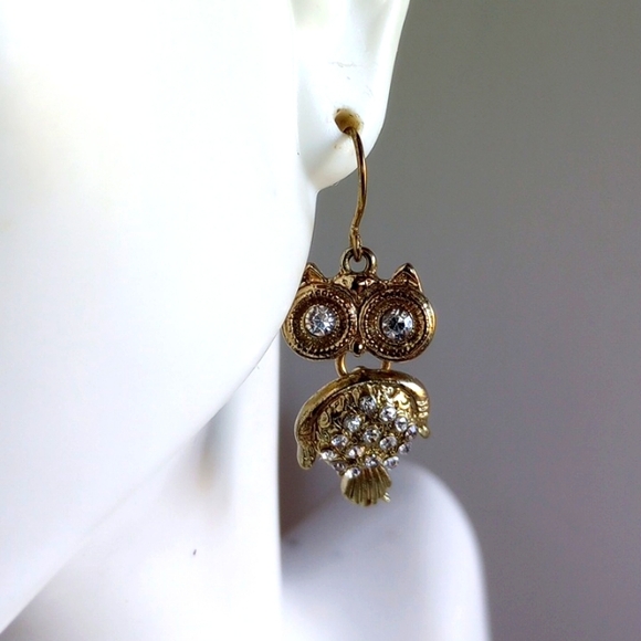 BETSEY JOHNSON OWLS  DANGLE EARRINGS GOLD TONE RHINESTONES - Picture 3 of 5